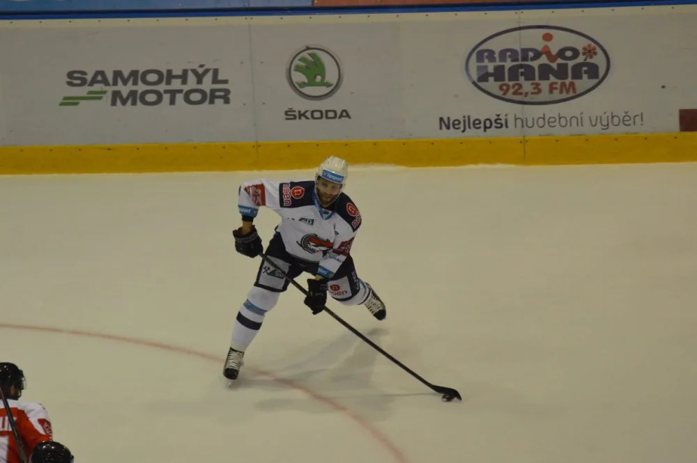 FOTOGALERIE: Olomoučtí hokejisté rozstříleli Piráty z Chomutova 5:2