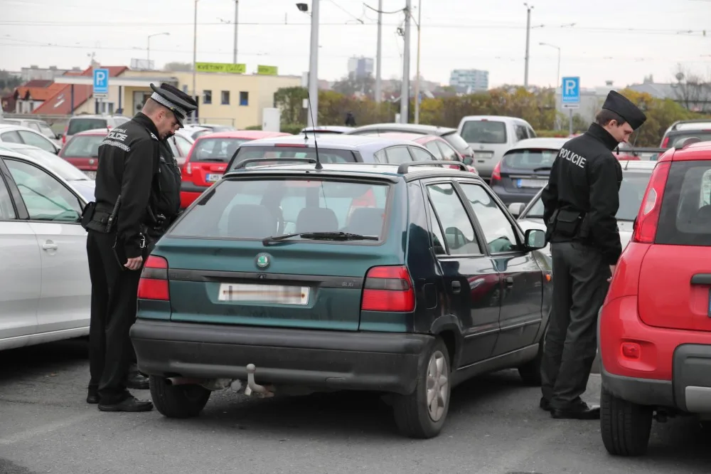 Policisté se o dušičkách zaměřili na řidiče, udělili pokuty za šedesát tisíc korun