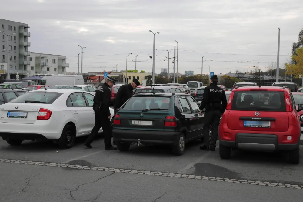Policisté se o dušičkách zaměřili na řidiče, udělili pokuty za šedesát tisíc korun