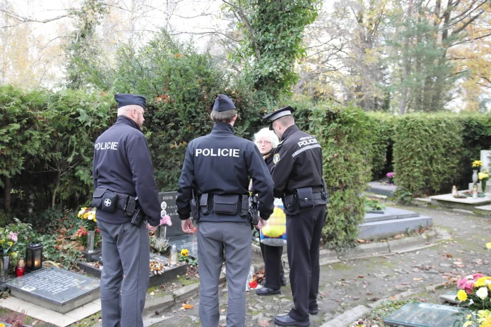 Policisté se o dušičkách zaměřili na řidiče, udělili pokuty za šedesát tisíc korun
