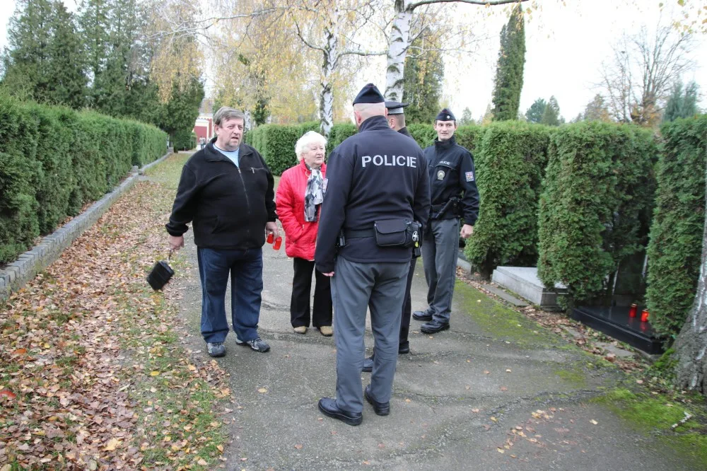 Policisté se o dušičkách zaměřili na řidiče, udělili pokuty za šedesát tisíc korun
