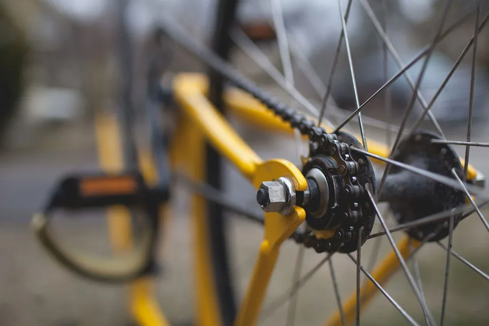 Téměř devadesátiletý řidič srazil cyklistu