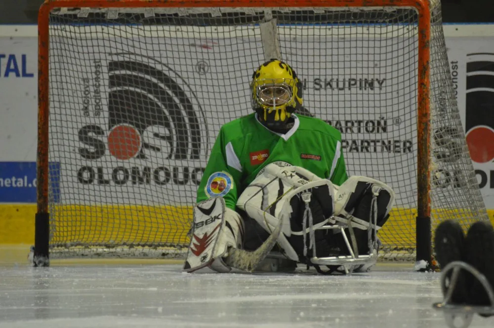 REPORTÁŽ: Zatrénovali jsme si se sledge hokejisty, pro které budeme prodávat 25. listopadu punč