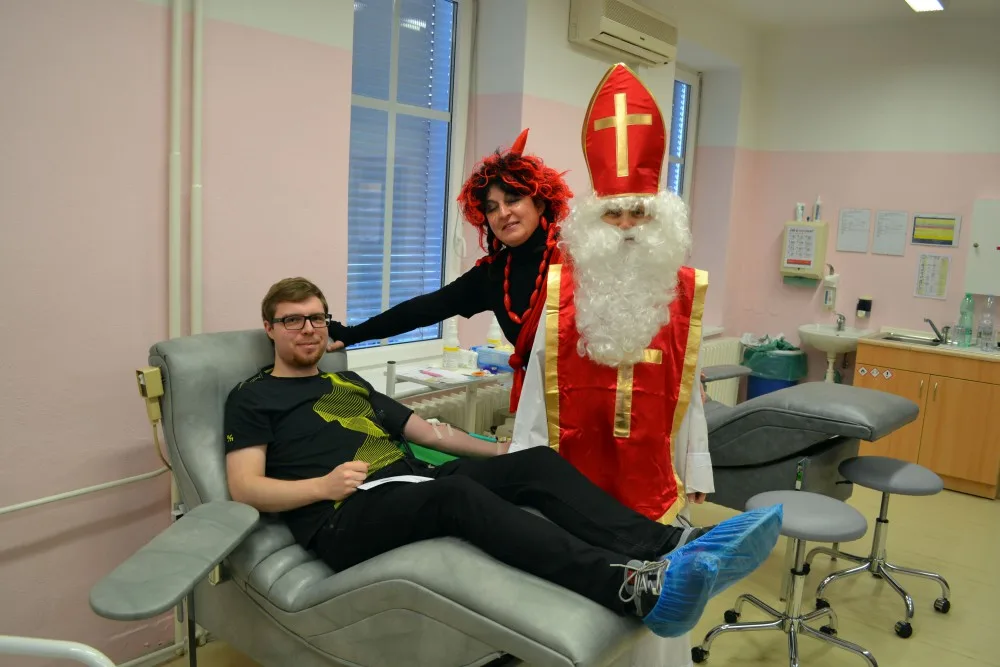 Běžte darovat krev na Mikuláše, dostanete od něj malý dárek navíc