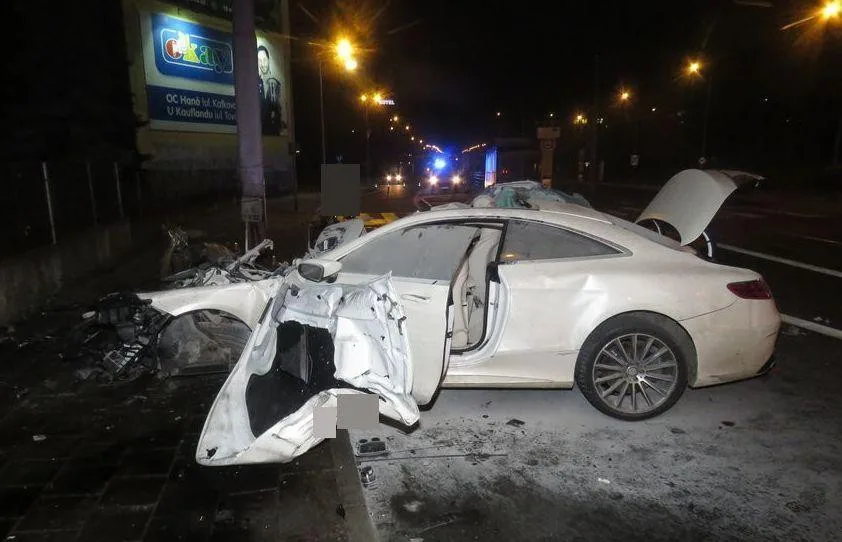 Při dopravní nehodě na Wolkerově ulici zemřela mladá žena