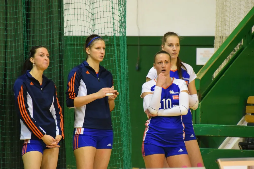 FOTO: Volejbalistky vyhrály charitativní zápas proti Olympu, na školu CREDO se vybralo 13 875 korun