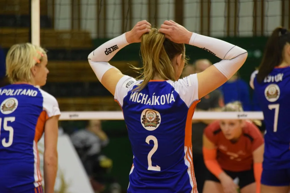 FOTO: Volejbalistky vyhrály charitativní zápas proti Olympu, na školu CREDO se vybralo 13 875 korun