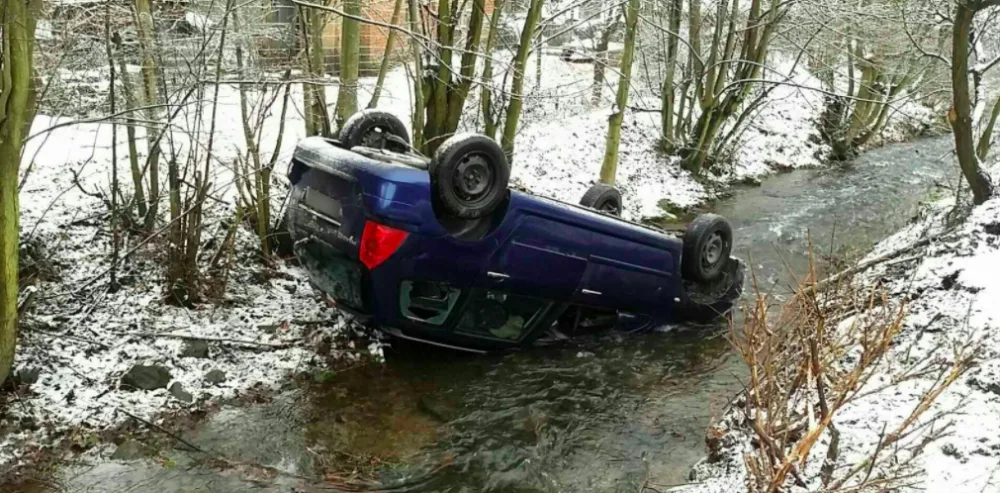 Dopravní nehoda osobního auta ve Stříteži nad Ludinou