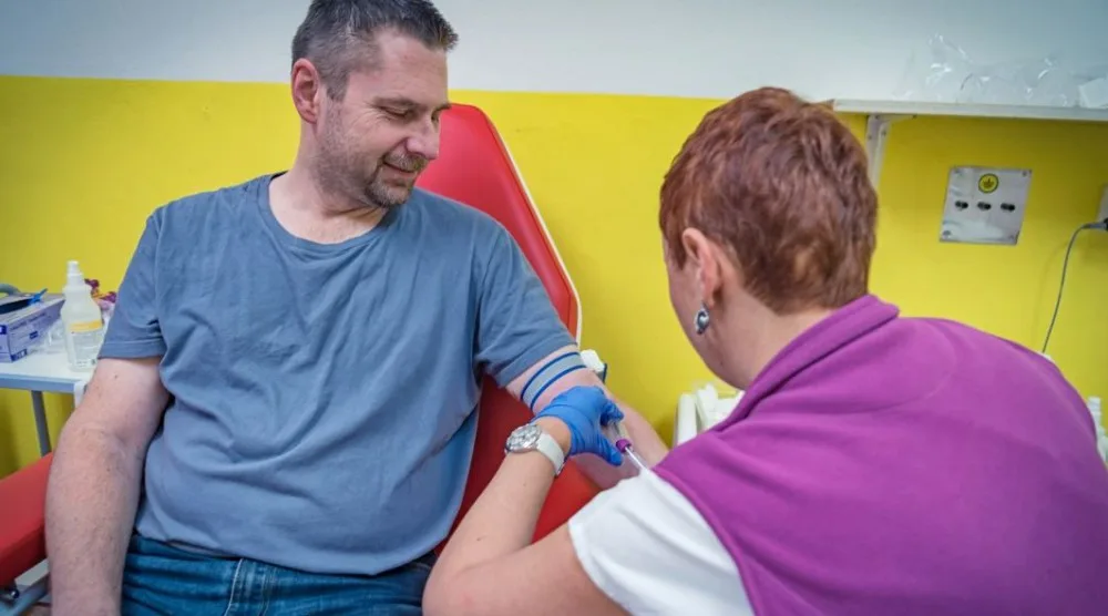 Šest mužů na Štědrý den darovalo krev, aby pomohli ženě bojující s leukémií