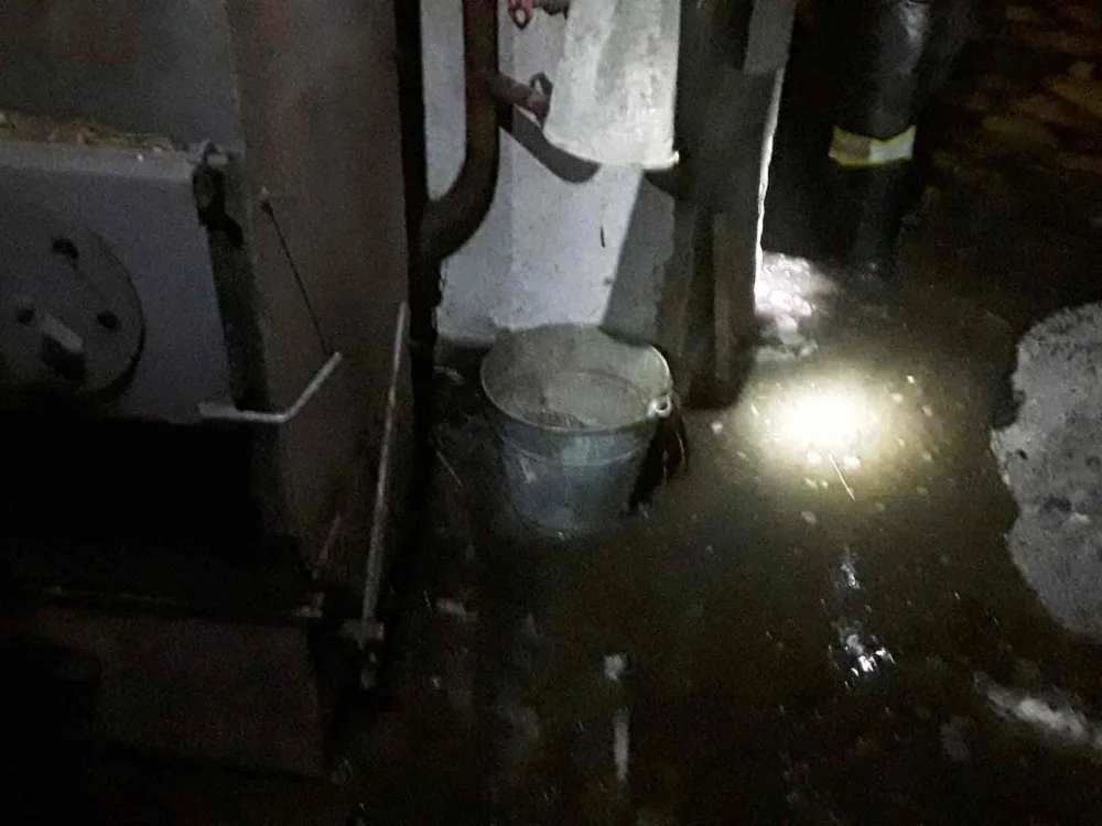 Muž se přiotrávil při požáru ve sklepě rodinného domu