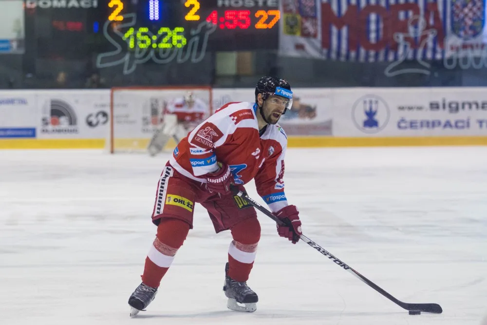 FOTOGALERIE: Naděje na play-off žije! Kohouti vyprovodili ze svého ledu Pardubice pěti góly