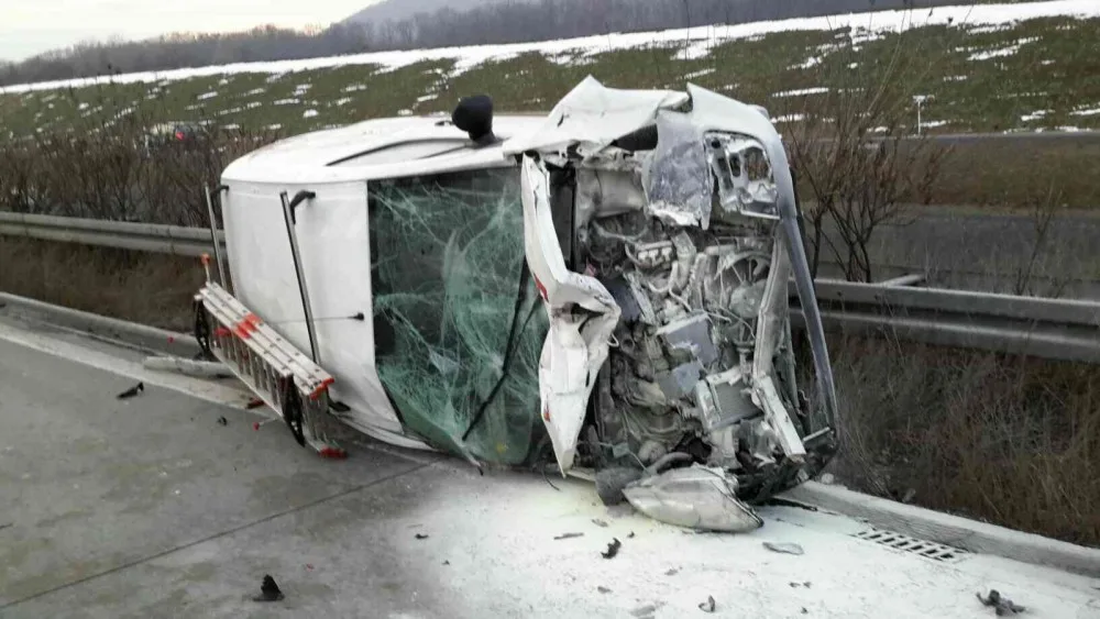 Nehoda dvou aut včera uzavřela dálnici ve směru z Olomouce na Ostravu