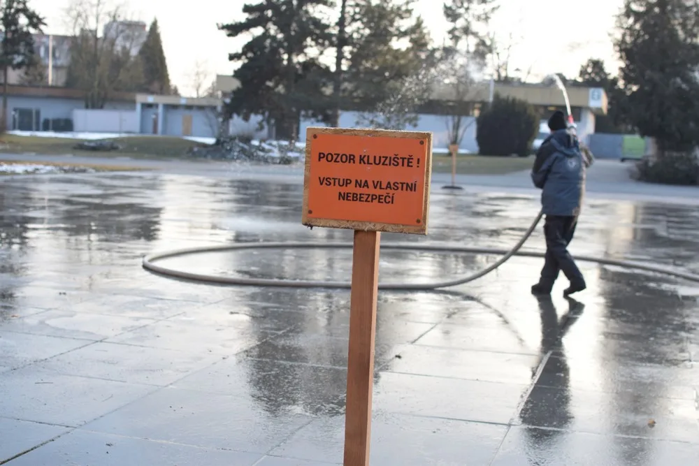 Na Floře Olomouc chystají přírodní kluziště nejen pro děti