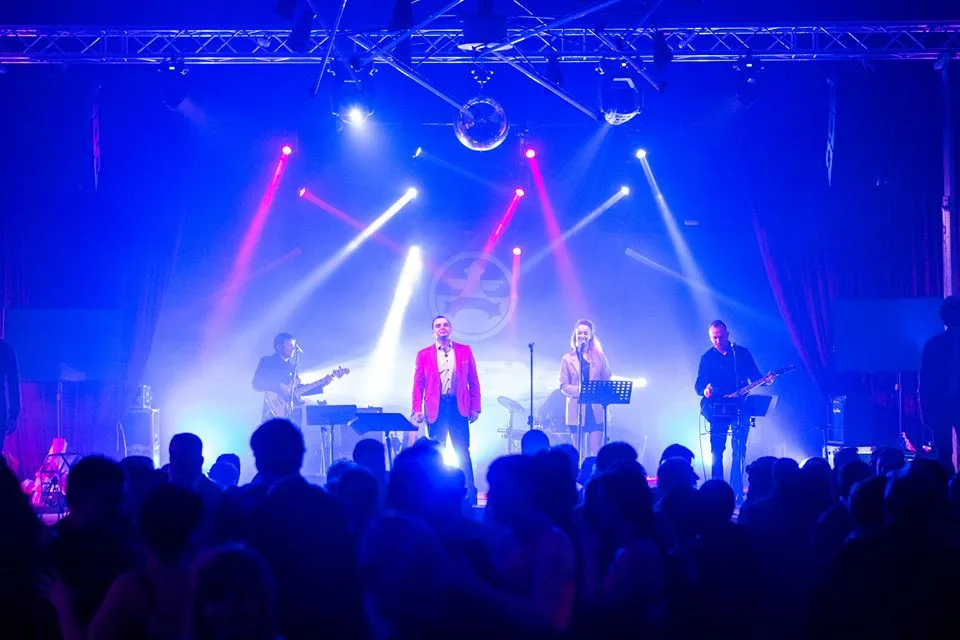 Uničovský ples rozzářila pravá britská atmosféra