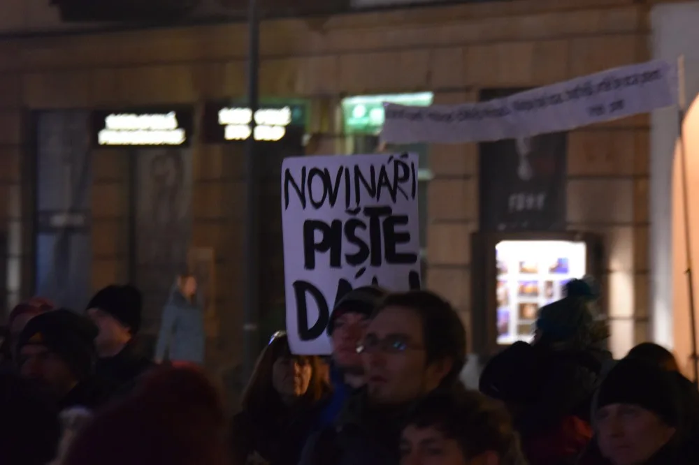 FOTO: Asi tisícovka lidí protestovala v Olomouci proti Babišovi i "komunistické mlátičce" Ondráčkovi