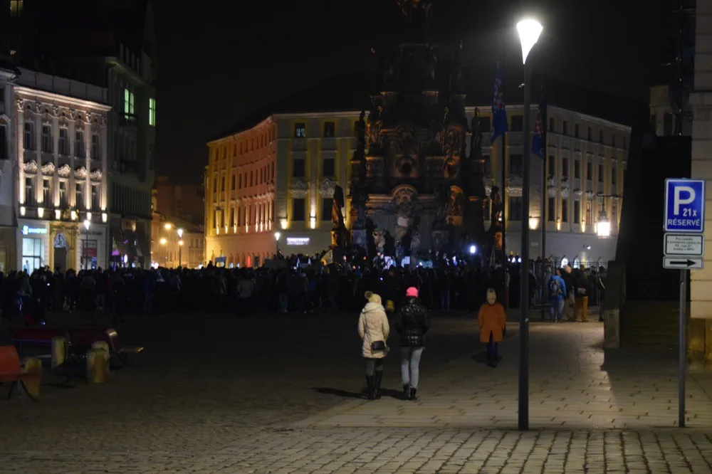 FOTO: Asi tisícovka lidí protestovala v Olomouci proti Babišovi i "komunistické mlátičce" Ondráčkovi