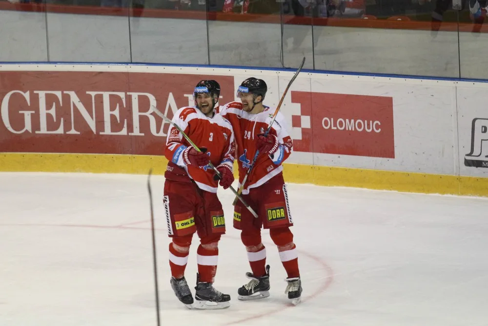 Kohouti v infarktovém zápasu porazili Zlín a v play-off si to rozdají s indiány z Plzně
