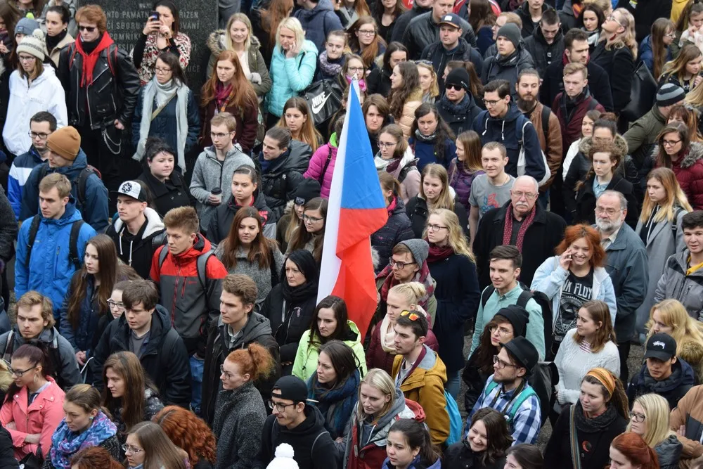 FOTOGALERIE: Studenti v Olomouci demonstrovali za ústavní hodnoty