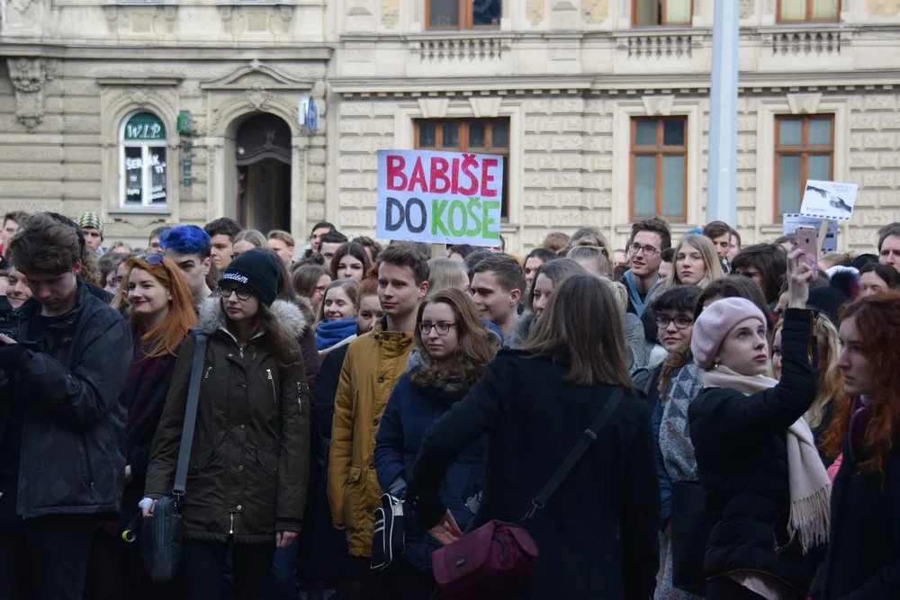FOTOGALERIE: Studenti v Olomouci demonstrovali za ústavní hodnoty