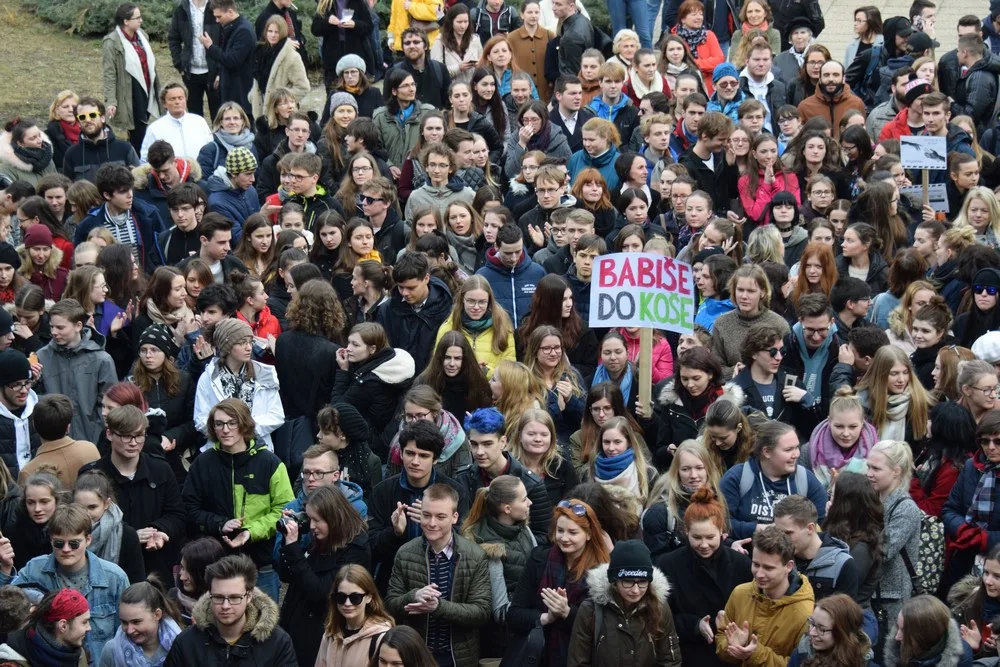 FOTOGALERIE: Studenti v Olomouci demonstrovali za ústavní hodnoty