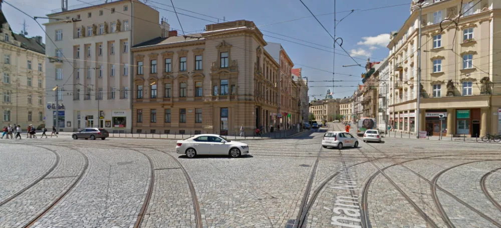 PŘEHLED: Třetí víkend v dubnu se budou opravovat troleje na náměstí Hrdinů. Zde jsou výluky