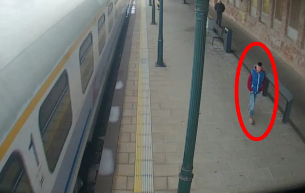 FOTO: Tento muž ukradl z nádraží kolo za deset tisíc, pomozte ho policii najít