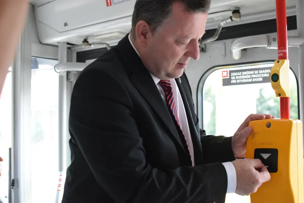 FOTO/VIDEO: Z Neředína poprvé vyjela nová linka tramvaje