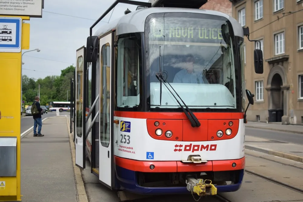 FOTO/VIDEO: Z Neředína poprvé vyjela nová linka tramvaje
