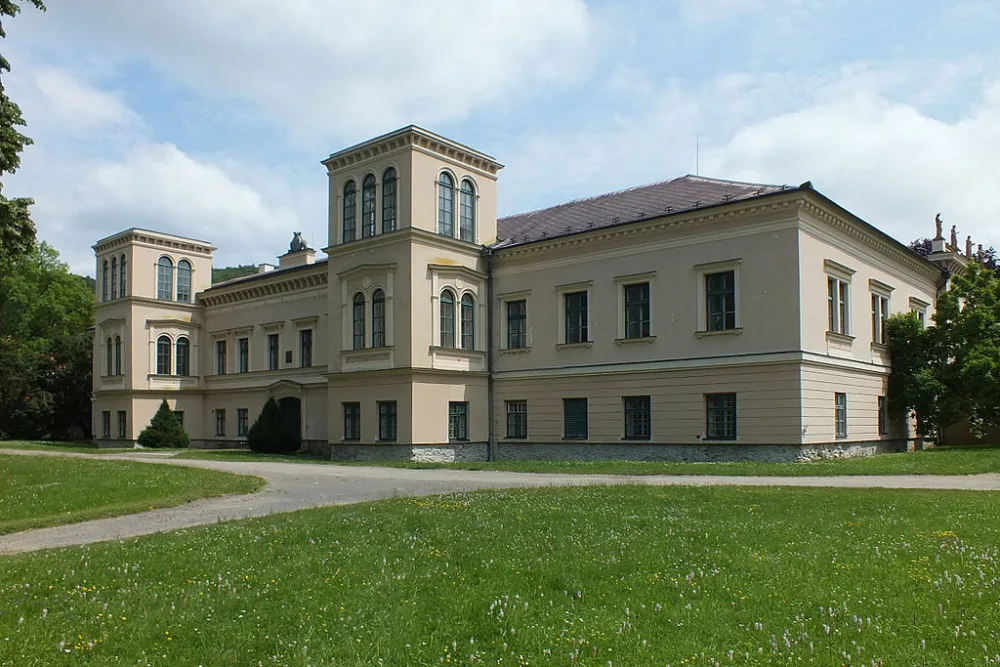 Zámek v Čechách pod Kosířem otevře novou expozici s kresbami Mánesa