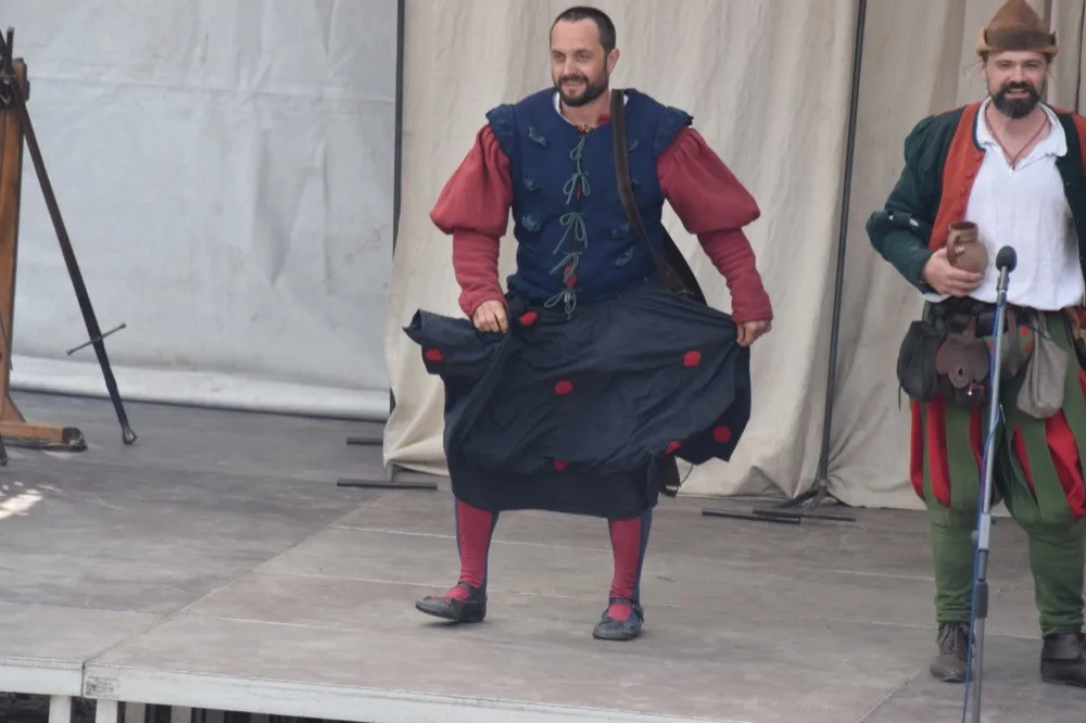 FOTOGALERIE: Středověká společnost ovládla Helfštýn. Podívejte se na fotky z prvního dne festivalu
