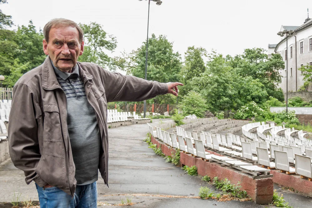 (NE)OBYČEJNÍ: Tuto práci můžou dělat jenom magoři se vztahem k filmu, říká promítač z olomouckého letňáku Jiří Jíša