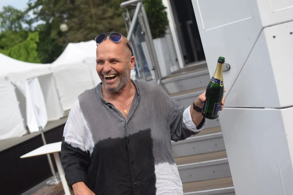 Zdeněk Pohlreich pokřtil v Olomouci svoji "restauraci na kolečkách", představí ji lidem na Garden Food Festivalu