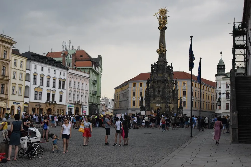 FOTO/VIDEO: Na Horním náměstí se sešli lidé, aby demonstrovali proti vládě Babiše a Zemana
