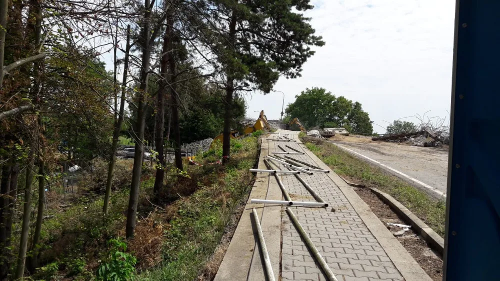 FOTO/VIDEO: Na dálnici u Olšan byl zbourán most, uzavírka dálnice trvala šestnáct hodin