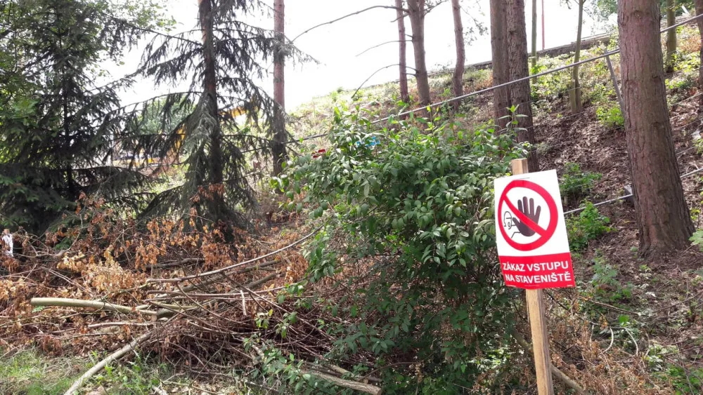 FOTO/VIDEO: Na dálnici u Olšan byl zbourán most, uzavírka dálnice trvala šestnáct hodin