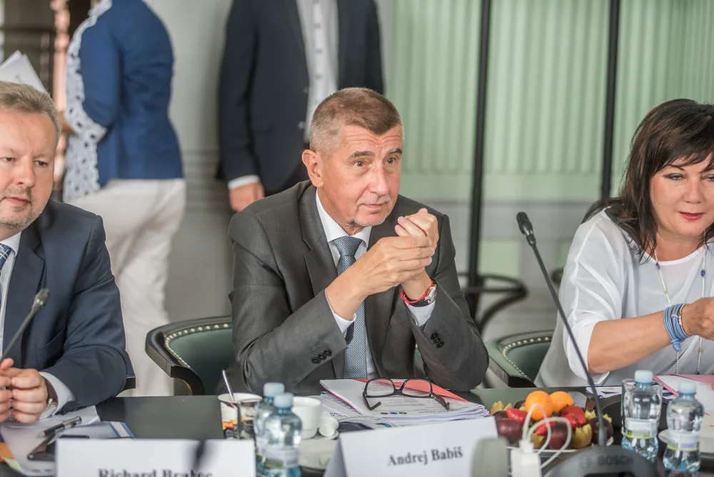 Babišova vláda na středeční návštěvě v kraji řešila dopravu i kůrovce