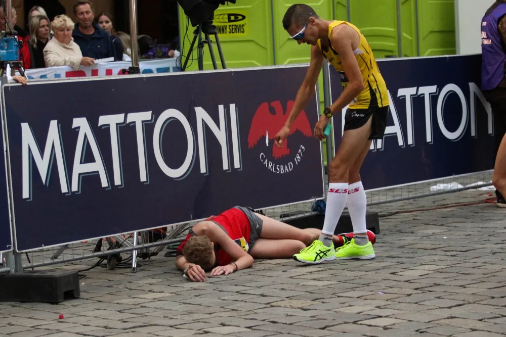 FOTOGALERIE: Každý z běžců je vítěz! Podívejte se na fotky ze včerejšího půlmaratonu