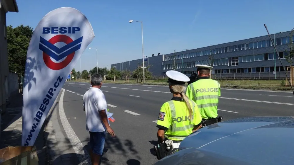 FOTO: Policie v rámci kampaně „Nepozornost zabíjí“ kontroluje rychlost, pásy i stav vozidel