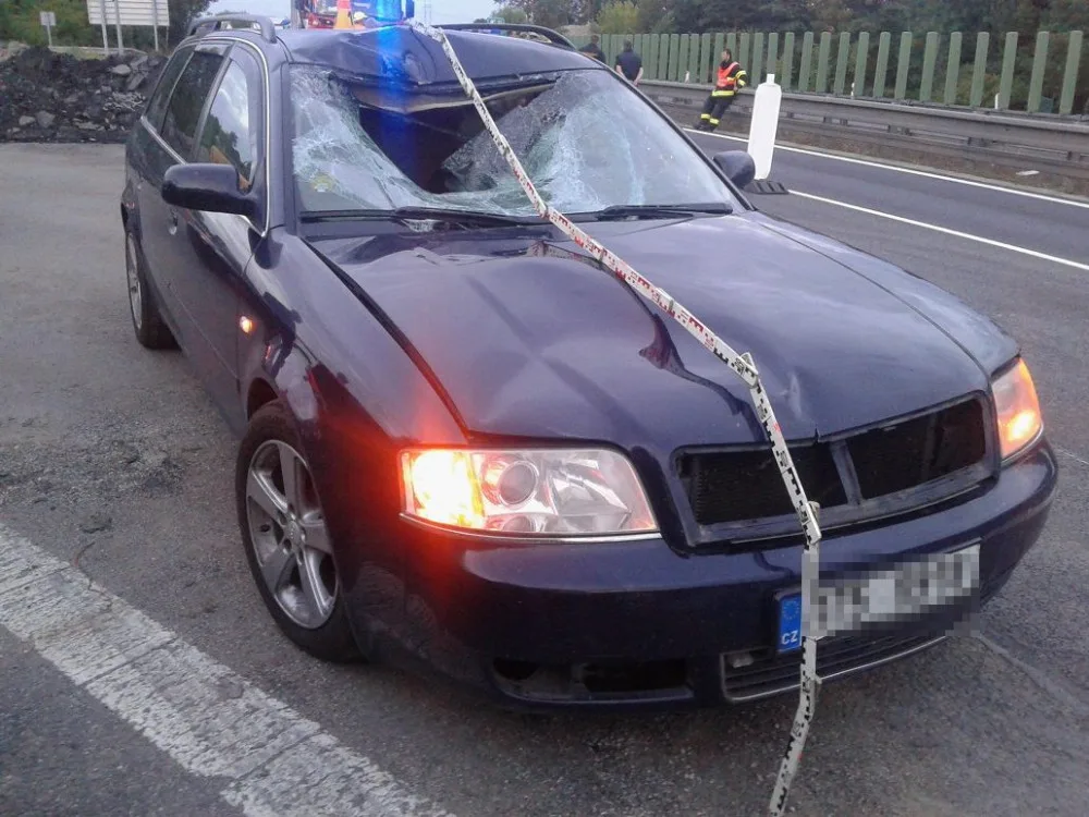 Osobní auto, které srazilo řidiče na D46