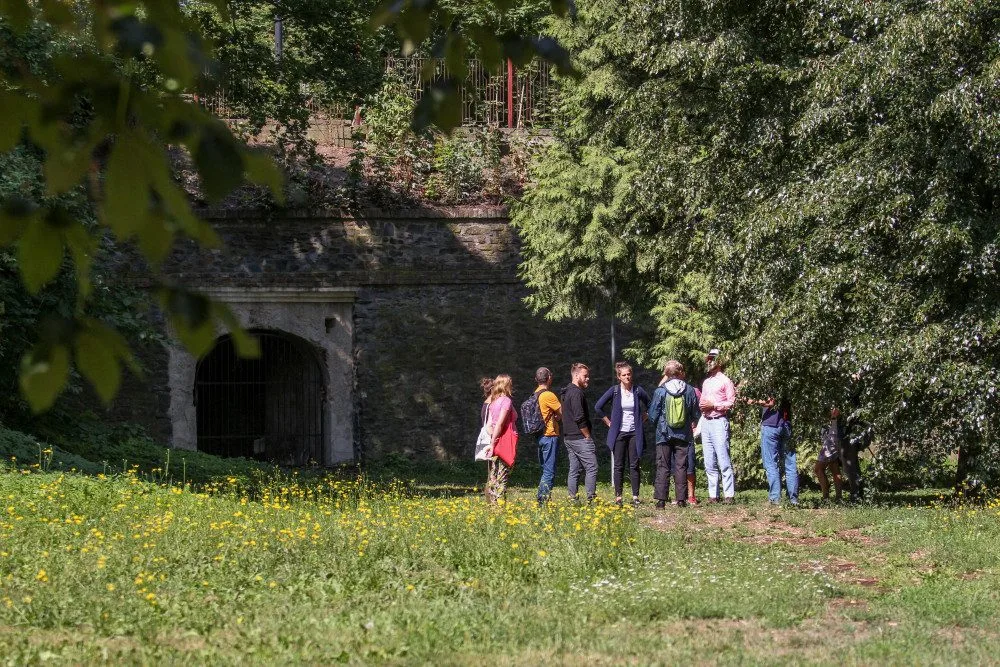 Olomoučtí bezdomovci provázejí "městskou divočinou." Podívejte se na fotky z prohlídky