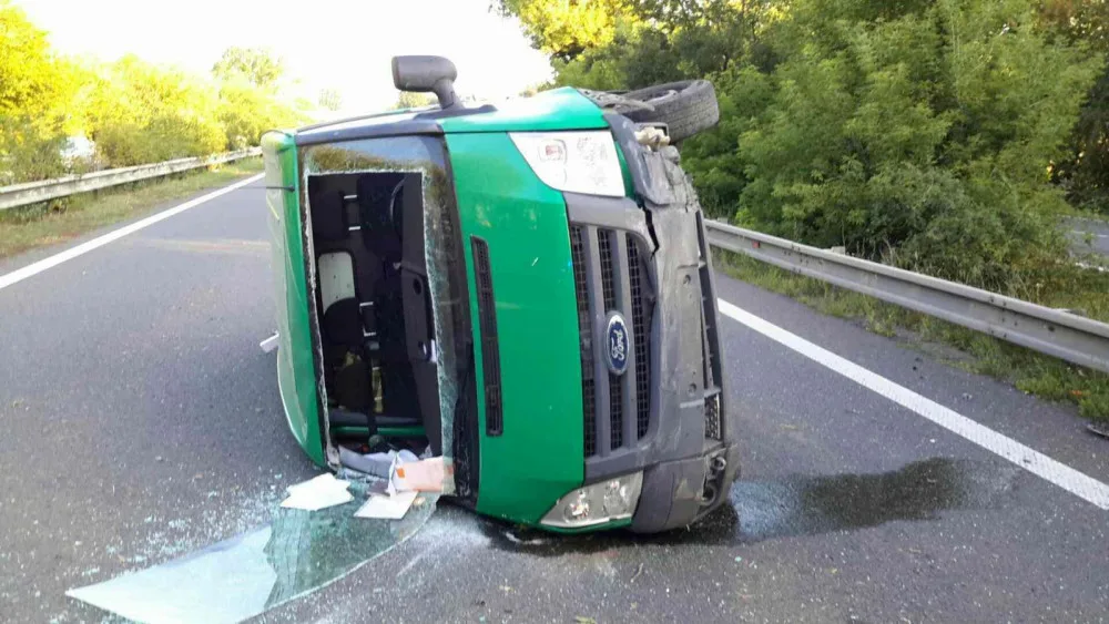 FOTO: Po nehodě dvou aut na dálnici z Olomouce na Mohelnici je provoz obnoven