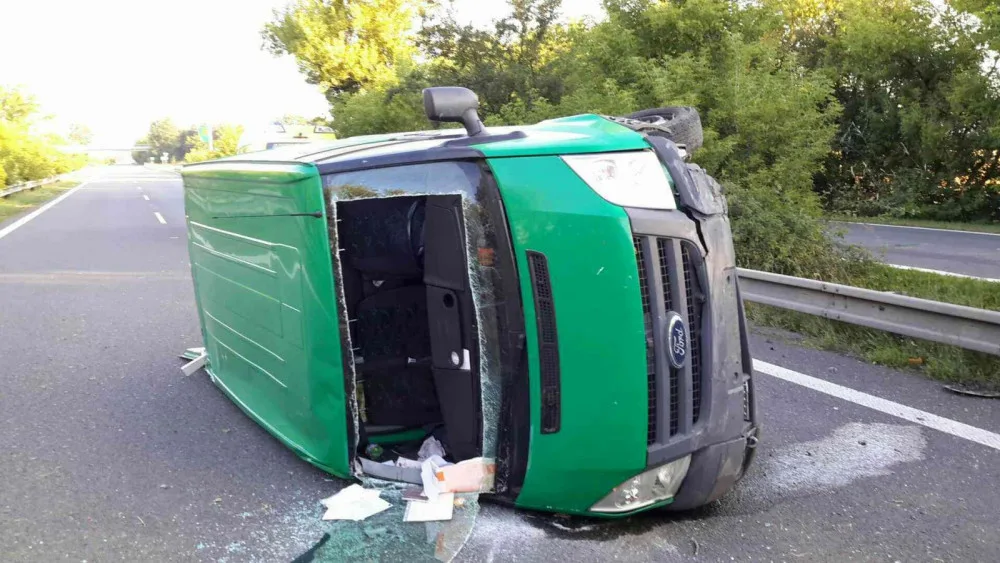 FOTO: Po nehodě dvou aut na dálnici z Olomouce na Mohelnici je provoz obnoven