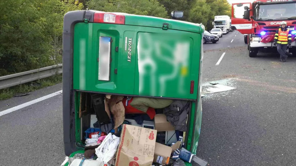 FOTO: Po nehodě dvou aut na dálnici z Olomouce na Mohelnici je provoz obnoven