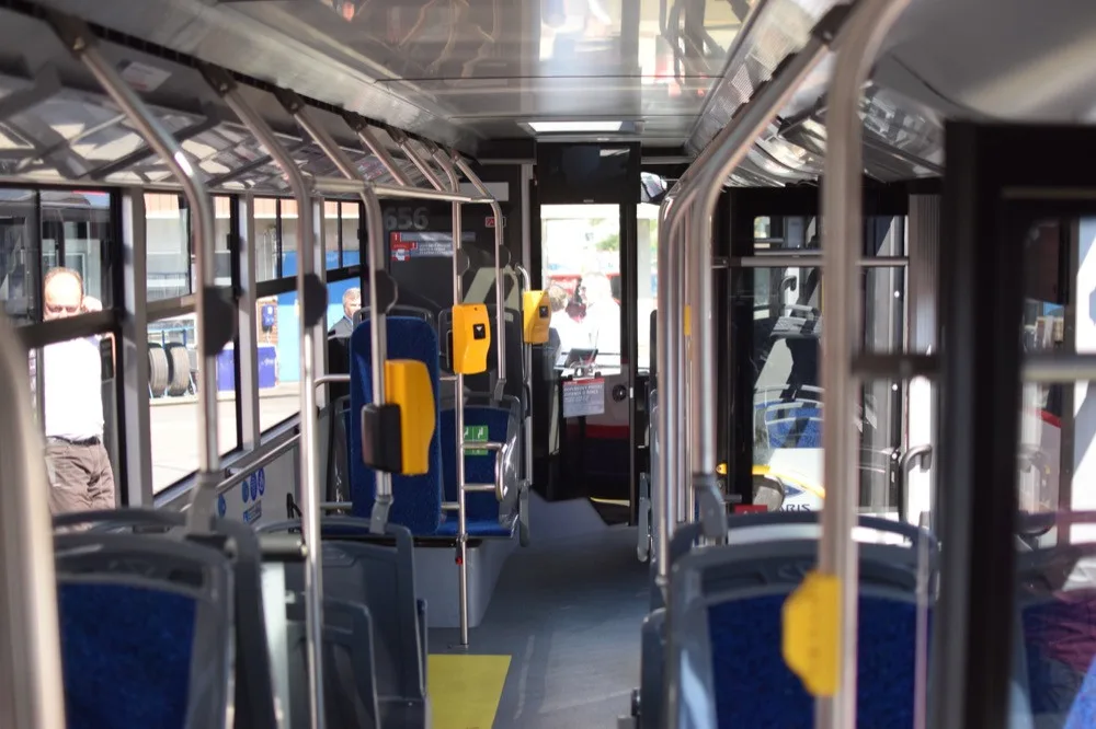 FOTO: Dopravní podnik má osm nových autobusů Solaris Urbino 12. Letos přibudou ještě nové tramvaje