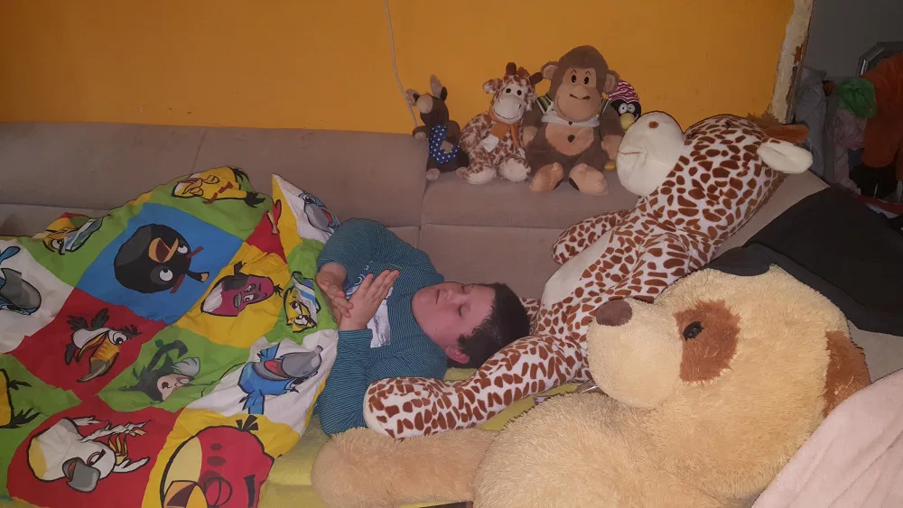 Matka sama pečuje o syna s autismem. Nyní jim hrozí, že přijdou o střechu nad hlavou