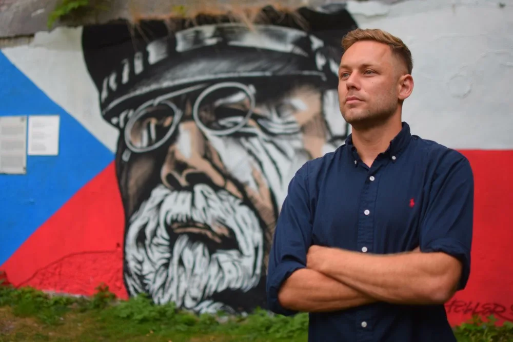 (NE)OBYČEJNÍ: Jo, tak ten se mi taky poved, říká autor portrétu Masaryka Oliver Heller
