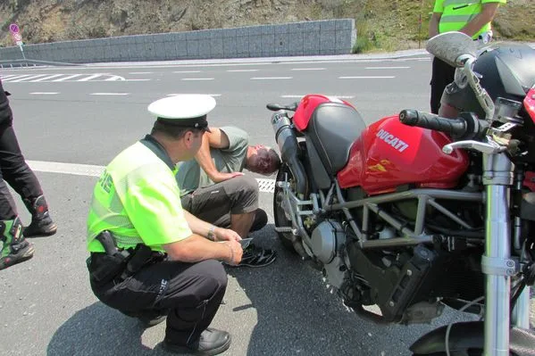 Policisté se na Červenohorském sedle zaměřili na motorkáře. Pokutovali jich třicet, jeden jel do zatáček i 170 km/h