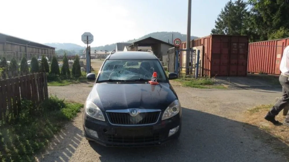 Dvaadvacetiletý řidič osobního auta nedal přednost cyklistovi, ten skončil v nemocnici