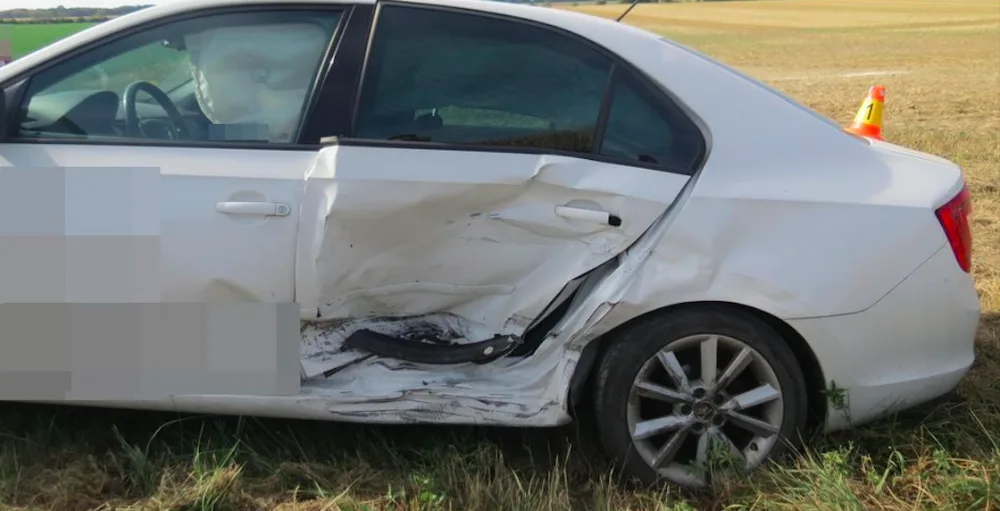 Při bouračce dvou osobních vozidel u Štarnova se zranily tři osoby