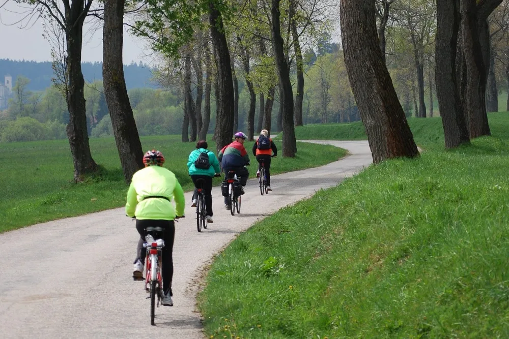 Jižní Čechy můžete projet i na elektrokole. Síť půjčoven se opět rozšířila
